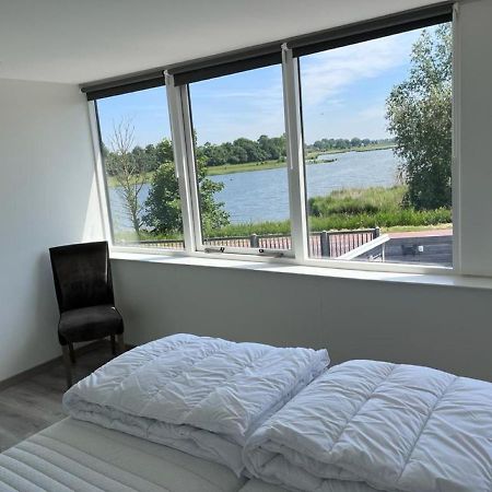 Comfortabele Woning Met Omheinde Tuin Aan Water Voor 12 P Oostburg Ngoại thất bức ảnh
