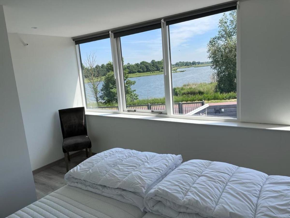 Comfortabele Woning Met Omheinde Tuin Aan Water Voor 12 P Oostburg Ngoại thất bức ảnh
