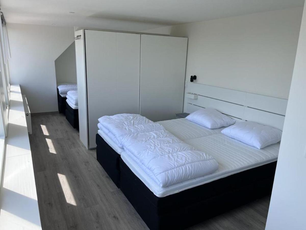 Comfortabele Woning Met Omheinde Tuin Aan Water Voor 12 P Oostburg Ngoại thất bức ảnh