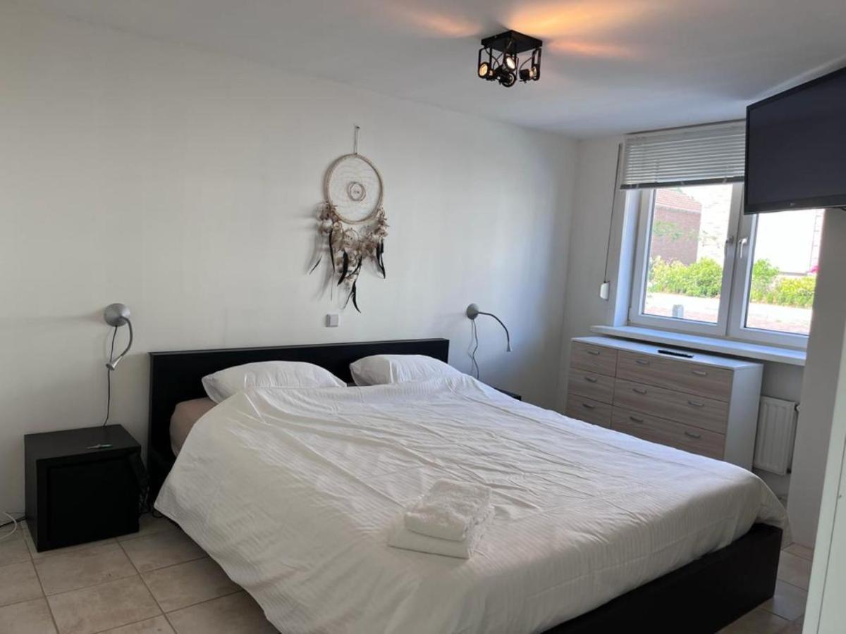 Comfortabele Woning Met Omheinde Tuin Aan Water Voor 12 P Oostburg Ngoại thất bức ảnh